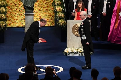 El bioquímico británico Gregory Winter recibe el premio Nobel de química.