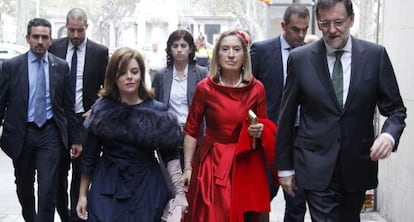 S&aacute;enz de Santamar&iacute;a, Pastor y Rajoy, en la boda de Pablo Lara y Anna Brufau.