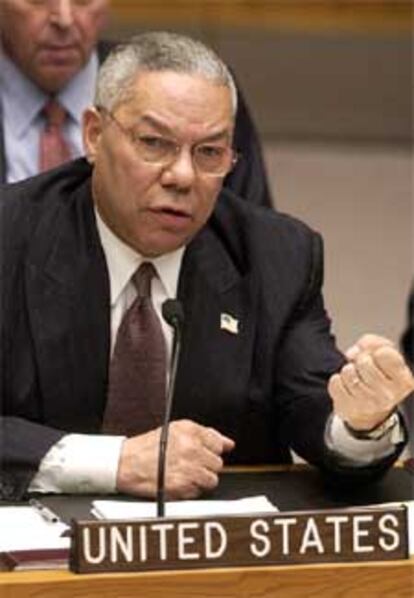 El secretario de Estado de EE UU, Colin Powell, durante su intervención en el Consejo de Seguridad.