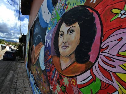 Mural dedicado a Berta Cáceres en Tegucigalpa, Honduras. 