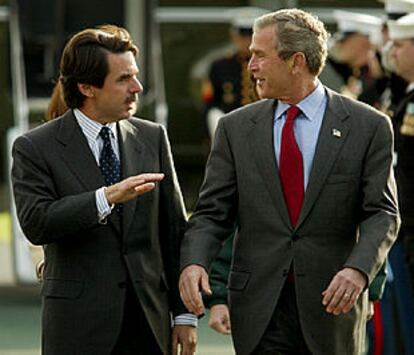 José María Aznar y George W. Bush, a la llegada del primero a la residencia de Camp David.