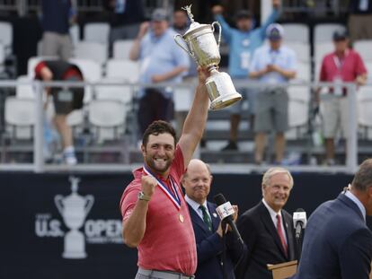Jon Rahm celebra su triunfo en el US Open este domingo.