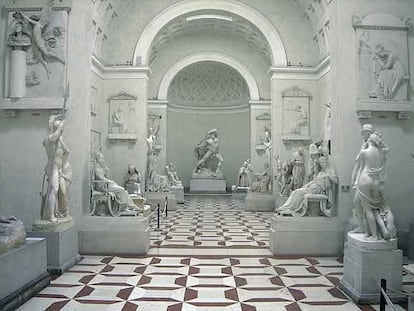 Sala principal del Museo de yesos de Possagno, cerca de Venecia, que acoge la muestra que conmemora el 250º aniversario del nacimiento de Antonio Canova.