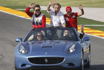 Paseo con Alonso, Montezemolo, Rita Barberá y Francisco Camps por Cheste (Valencia), el 15 de noviembre de 2009.