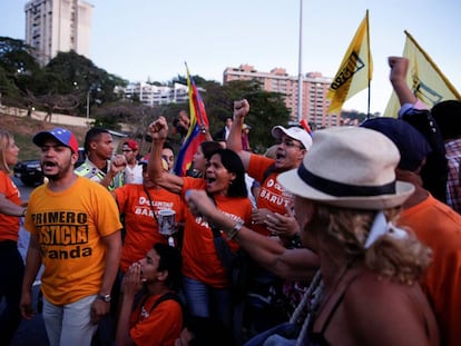 Manifestantes protestam contra a decisão do Tribunal Supremo.