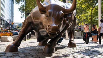 Imagen del Charging Bull, la estatua del toro de Wall Street que simboliza una Bolsa al alza, en Nueva York.