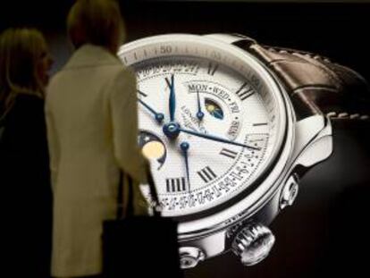 Stand de Longines en la mayor feria del mundo de relojes, piedras preciosas y diamantes, en Basilea, Suiza. EFE/Archivo