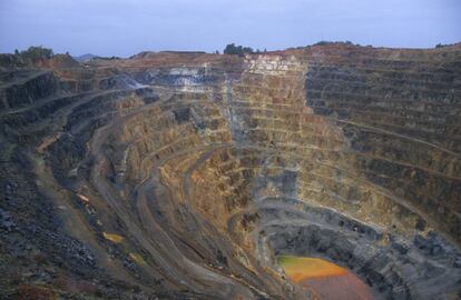 Uno de los paisajes más reconocibles de Andalucía, las minas de Riotinto (Huelva). Un ejemplo muy evidente de la incidencia de la actividad humana en la configuración del paisaje, en este caso por la minería a cielo abierto.