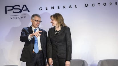 La responsable de General Motors en Europa, Mary Ibarra, y el presidente de PSA Peugeot Citro&euml;n, Carlos Tavares