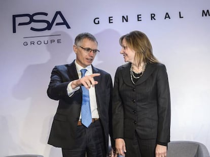 La responsable de General Motors en Europa, Mary Ibarra, y el presidente de PSA Peugeot Citro&euml;n, Carlos Tavares