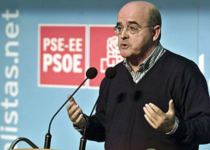 Emilio Guevara, en el primer acto político del PSE en el que participó, el 1 de diciembre de 2002.