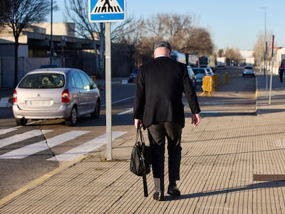 El comisario jubilado José Manuel Villarejo, a su llegada a la Audiencia Nacional, en San Fernando de Henares (Madrid), el 8 de febrero.