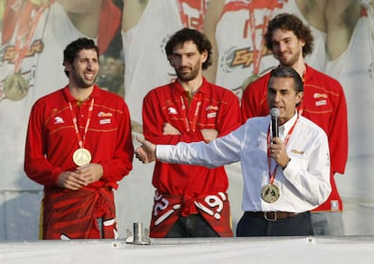 Mumbrú, Garbajosa, Pau Gasol y Scariolo, en las celebraciones por el Eurobasket 2009.