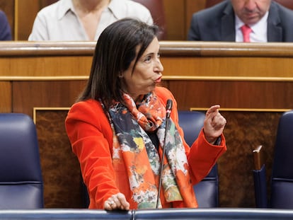 La ministra de Defensa, Margarita Robles, durante el pleno de control al Gobierno, este miércoles en el Congreso.