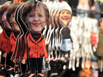 Marionetas de Angela Merkel en un mercado de Navidad en el centro de Berlín, en 2010.