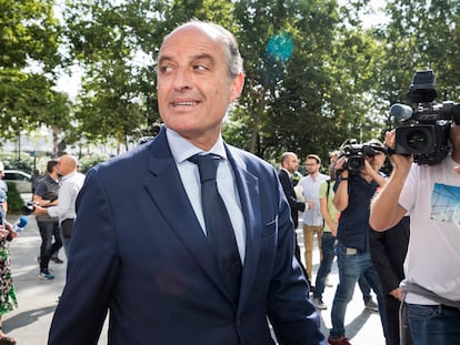El expresidente de la Generalitat Francisco Camps llega a los juzgados en junio de 2019 para declarar por las adjudicaciones durante la visita del Papa.