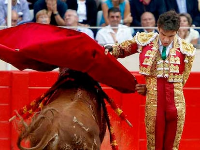 José Tomás, en la faena a su primer toro.
