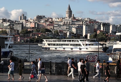 La Torre de Galata, al fondo, en Estambul, el 31 de julio.