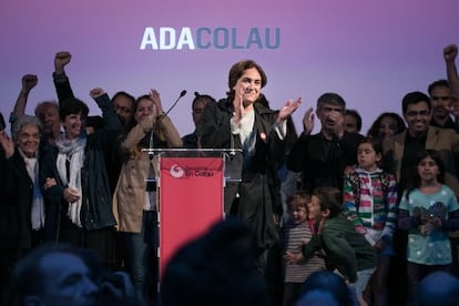 Ada Colau, en el míting final, amb candidats de Barcelona en Comú.
