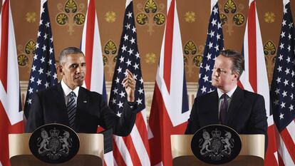 David Cameron ouve Barack Obama.