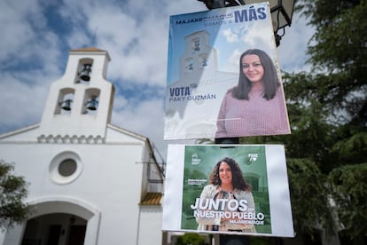 Carteles electorales en Majarromaque, Jerez, el pasado viernes.