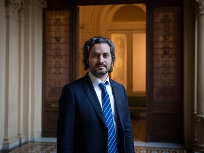 El jefe de Gabinete de Ministros de la Nación, Santiago Cafiero, posa en la Casa Rosada luego de la entrevista con EL PAÍS, el 13 de agosto de 2020.