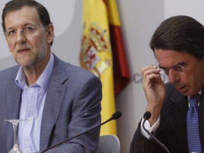 El presidente del Gobierno, Mariano Rajoy, y el expresidente Jos&eacute; Mar&iacute;a Aznar, en el campus de FAES. 