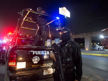 Policías resguardan el motel Nueva Castilla