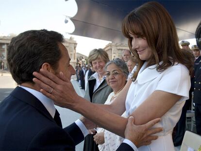 Nicolas Sarkozy y Carla Bruni, ayer en París.