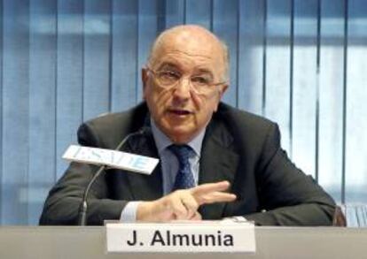 El comisario europeo de Competencia, Joaquín Almunia, durante su intervención hoy en una conferencia en ESADE.