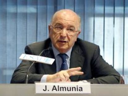 El comisario europeo de Competencia, Joaquín Almunia, durante su intervención hoy en una conferencia en ESADE.