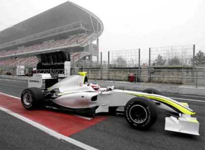 Rubens Barrichello, a bordo del Brawn GP el pasado jueves en el circuito barcelonés de Montmeló.