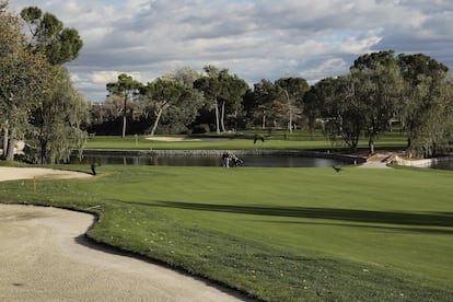 Uno de los cuatro campos que diseñó el legendario Jack Nicklaus en el Real Club de Golf La Moraleja.