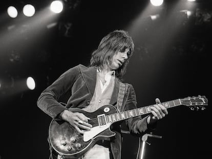 Jeff Beck, en una actuación en 1973.