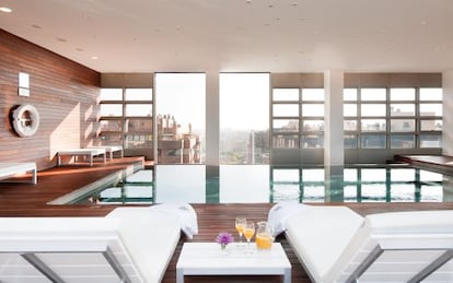 Piscina del hotel Reina Petronila, en Zaragoza.