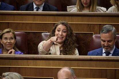 La diputada del PP Esther Muñoz en su escaño durante el pleno.