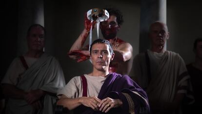 El actor Andonis Anthony, como Julio César en una escena de la serie 'Julio César: El ascenso del Imperio romano'