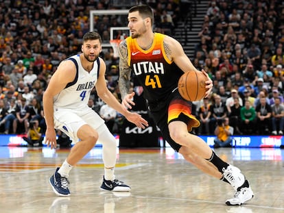 Juancho Hernangómez conduce el balón el pasado 28 de abril durante el sexto partido de la serie ante los Dallas Mavericks, en Salt Lake City (Utah).