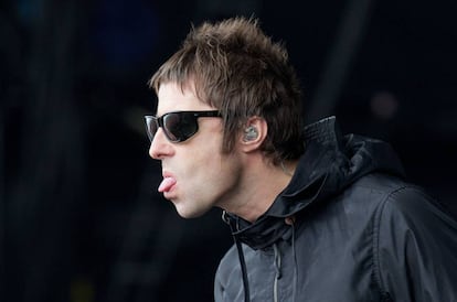 Liam Gallagher durante un concierto junto a su banda Beady Eye en el festival Glastonbury (2013).