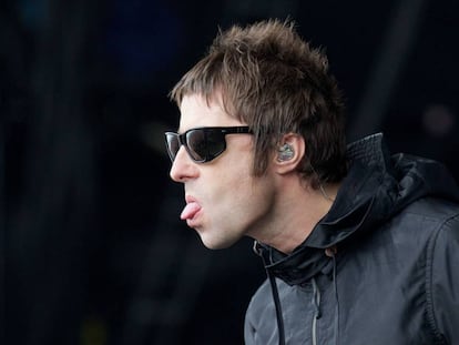 Liam Gallagher durante un concierto junto a su banda Beady Eye en el festival Glastonbury (2013).
