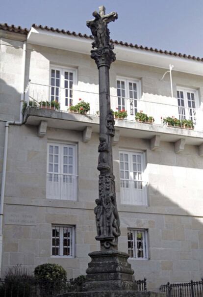 El Cruceiro de Estribela original, en la Praza das Cinco Rúas de Pontevedra.