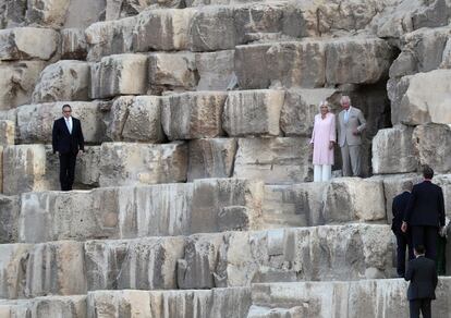 El jueves 18 de noviembre ambos llegaron a Egipto para continuar la segunda parte de su gira de cuatro jornadas por Oriente Medio. Aterrizaron en El Cairo a bordo del avión oficial de la RAF Voyager del Reino Unido y fueron recibidos en el aeropuerto con una gran alfombra roja y el ejército de honor.