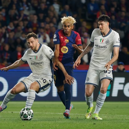 Barcelona's Lamine Yamal, center, is challenged by Inter Milan's Carlos Augusto, left, and Inter Milan's Alessandro Bastoni during the Champions League semifinal first leg soccer match between Barcelona and Inter Milan at the Lluis Companys Olympic Stadium in Barcelona, Spain, Wednesday, April 30, 2025. (AP Photo/Joan Monfort)
