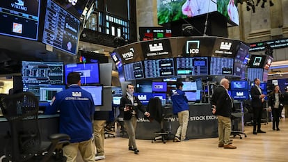 Operadores en la Bolsa de Nueva York, el pasado día 21 de abril.