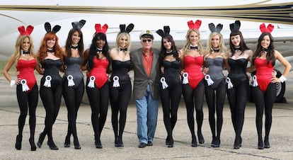 Hugh Hefner, amb les seves famoses 'conilletes'.