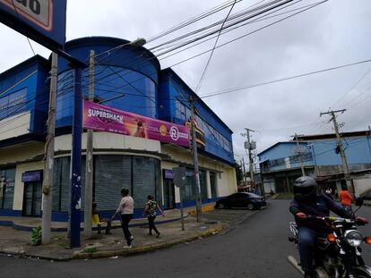 Comercios cerrados en Managua durante la huelga general convocada por la oposición y apoyada por la patronal de Nicaragua.