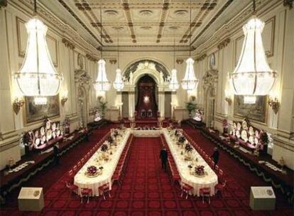 El salón de baile del palacio de Buckingham, que quedó preparado ayer para recibir a los visitantes.