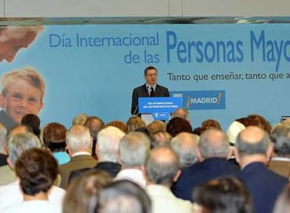 El alcalde de Madrid, en un acto de entrega de premios por el Día Internacional del Mayor.