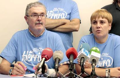 Adolfo Muñoz y Ainhoa Etxaide, en la comparecencia en Bilbao en que han presentado el paro de dos horas.