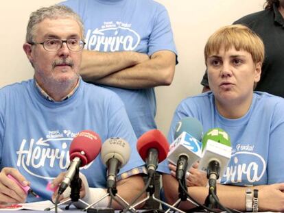 Adolfo Muñoz y Ainhoa Etxaide, en la comparecencia en Bilbao en que han presentado el paro de dos horas.